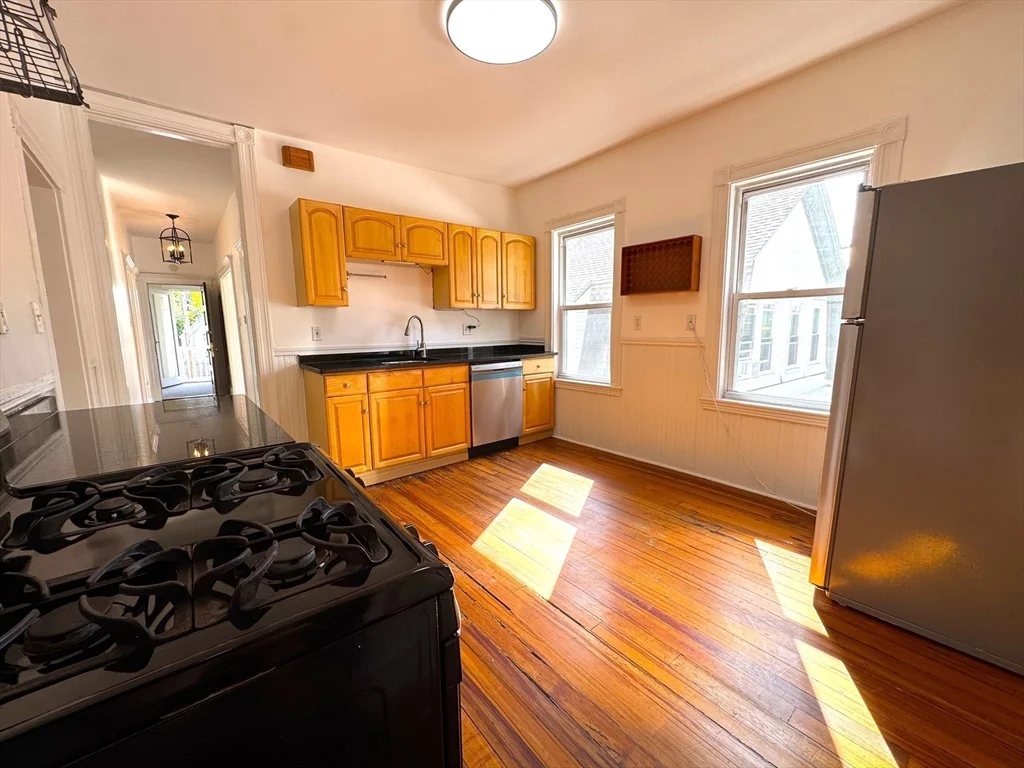 67 Washburn Ave, North Cambridge