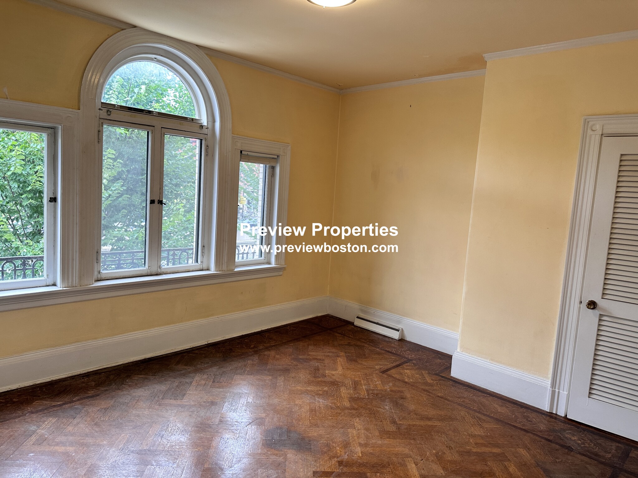 923 Beacon St, Fenway