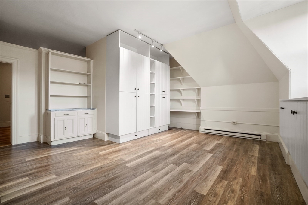 17 Gloucester St, Back Bay