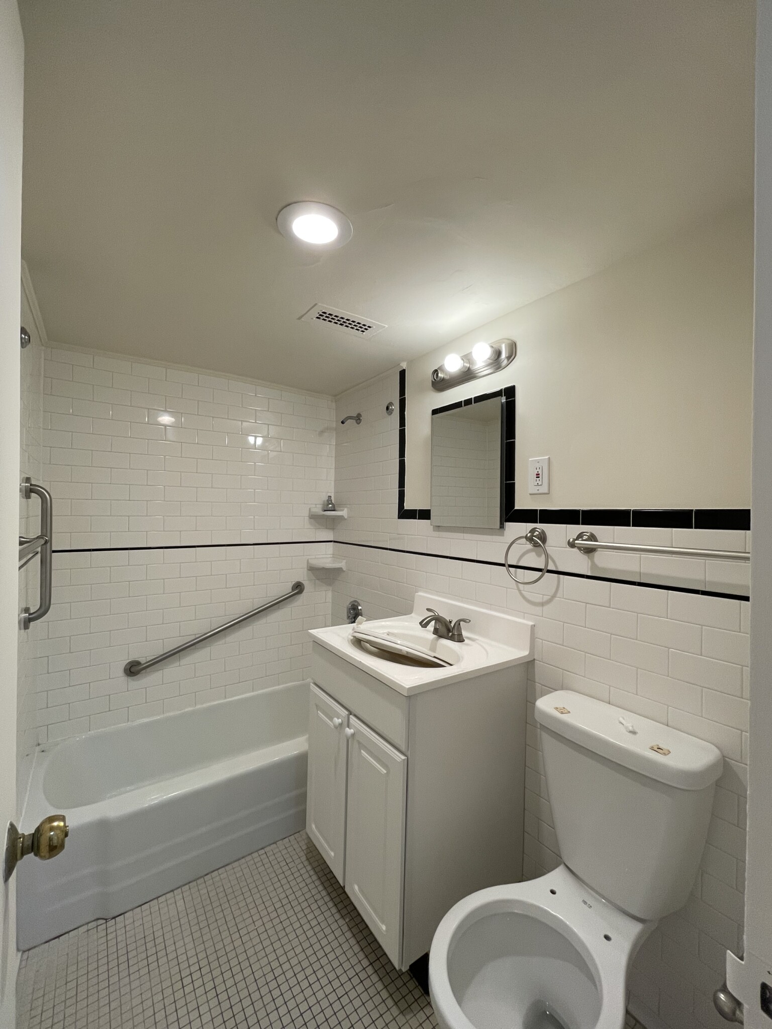 101 Monmouth St, Longwood