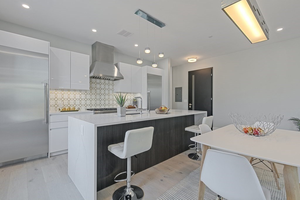 88 Dover St, Davis Square