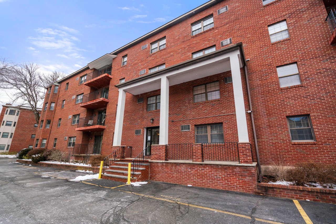 16 Winter St, Waltham