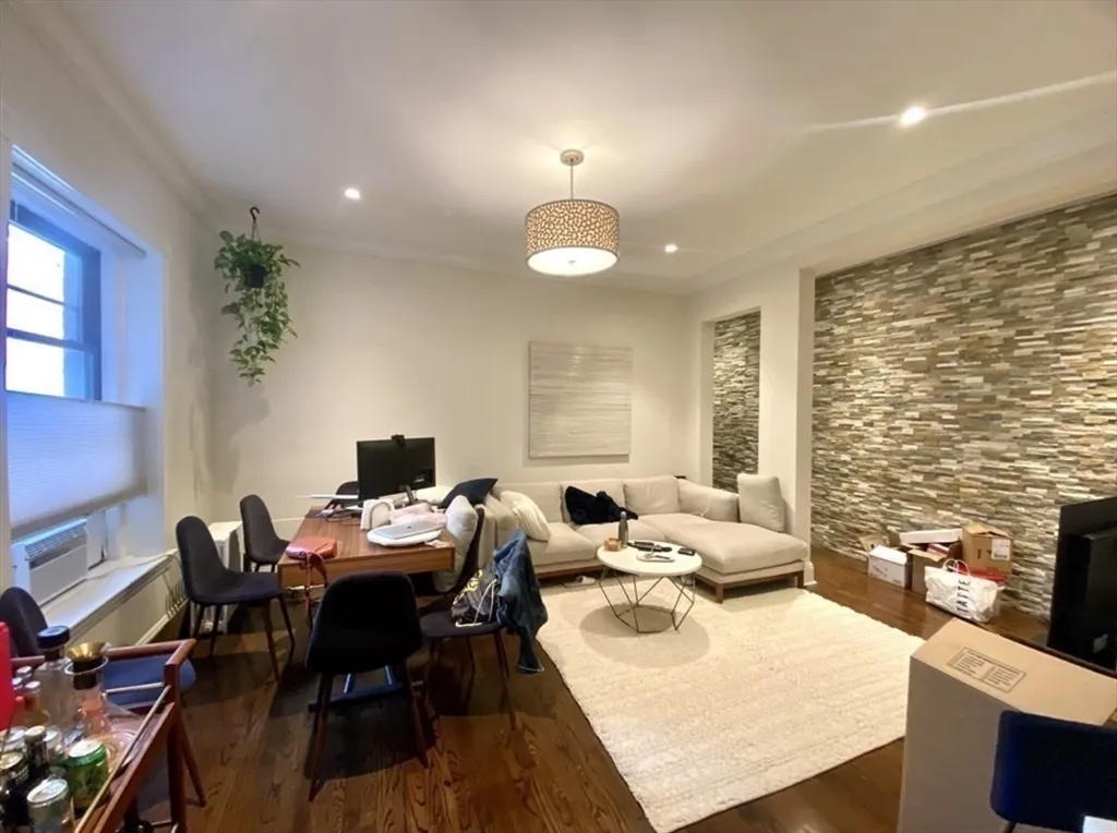 382 Commonwealth Ave, Back Bay