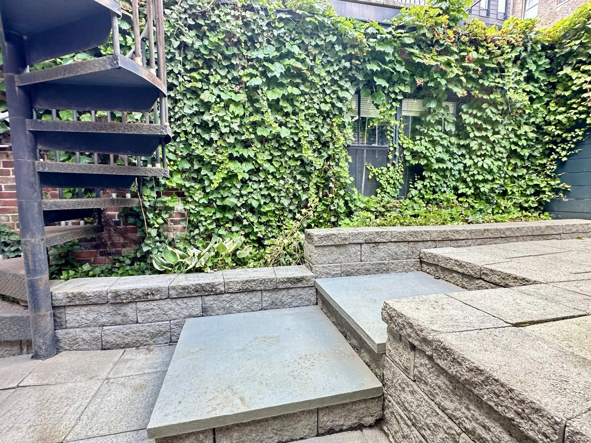 658 Massachusetts Ave, South End