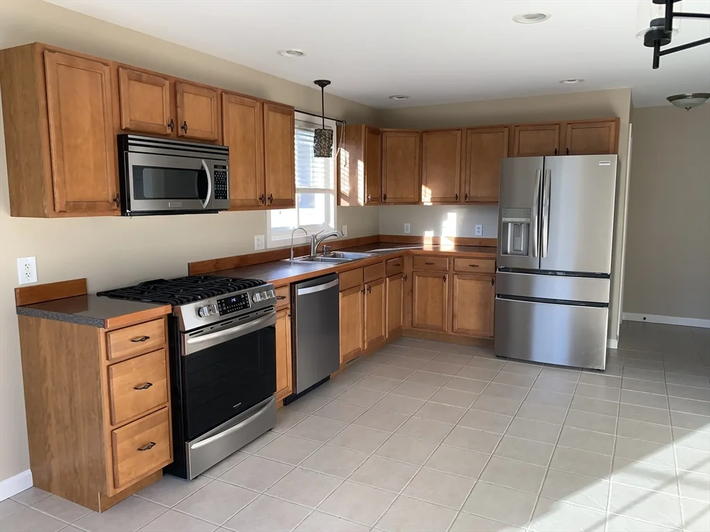 9 Omaha St, Fall River