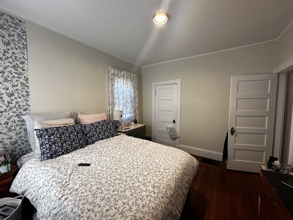 17 Hunnewell Ave, Oak Square