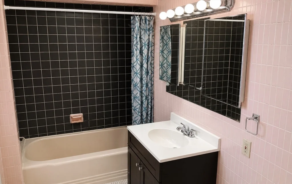 898 Huntington Ave, Mission Hill