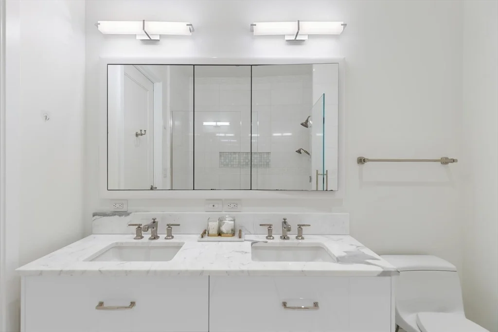 50 Liberty Dr, Seaport District