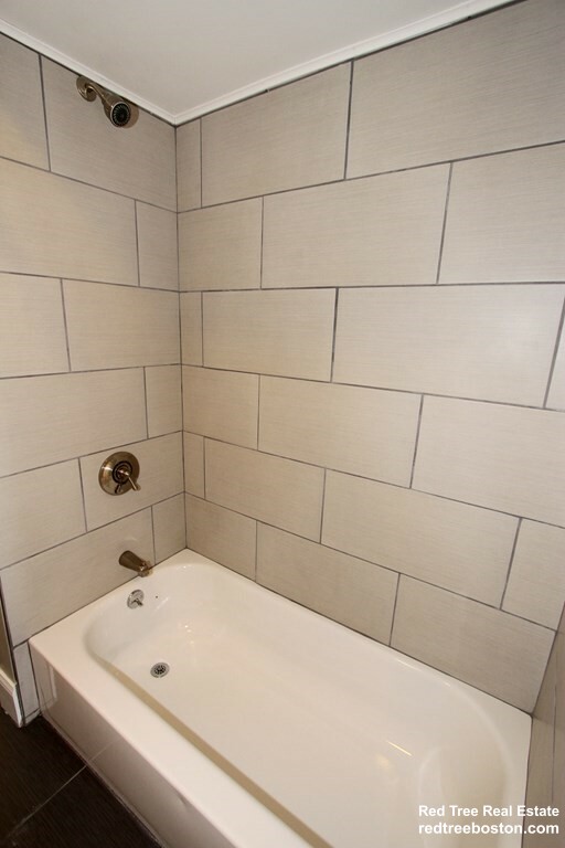 8 Roach St, Dorchester