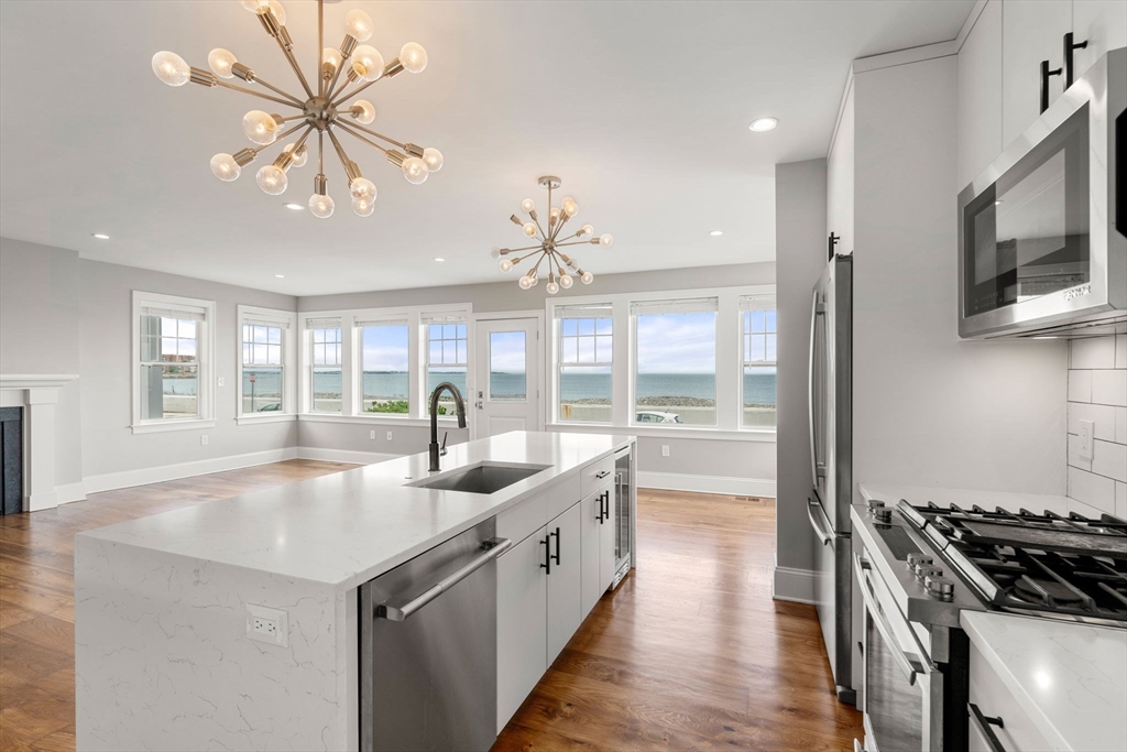 176 Winthrop Shore Dr, Winthrop