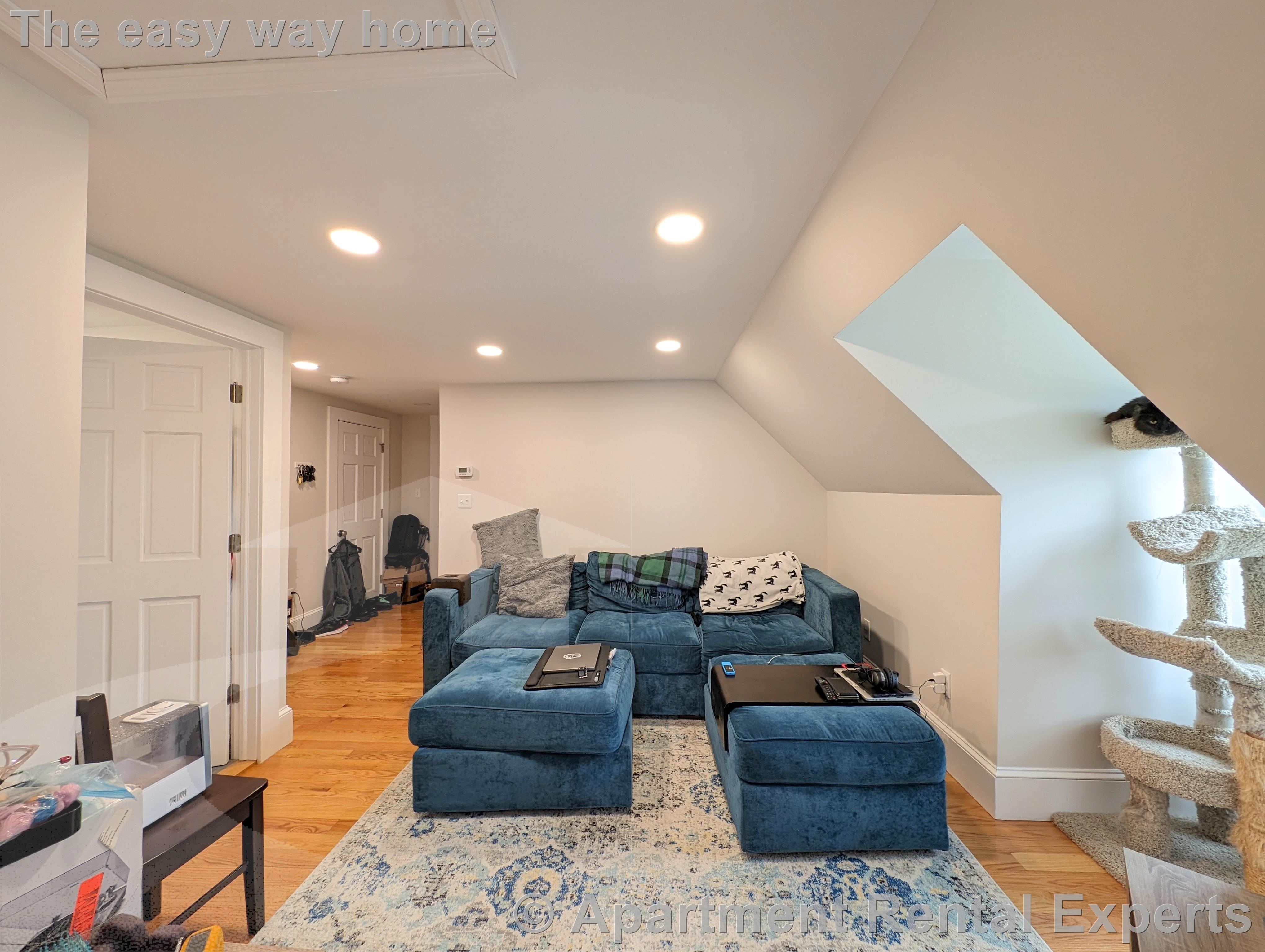 489 Main St, Magoun Square