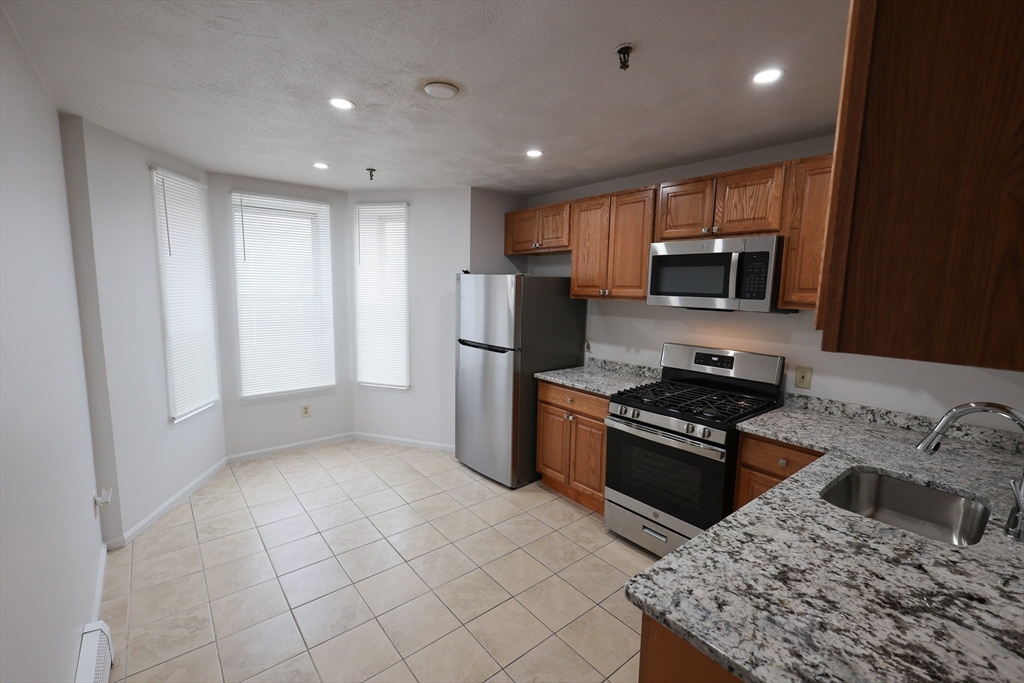 61 Saint James St, Roxbury