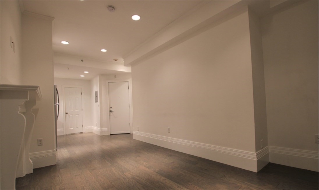 270 Newbury St, Back Bay