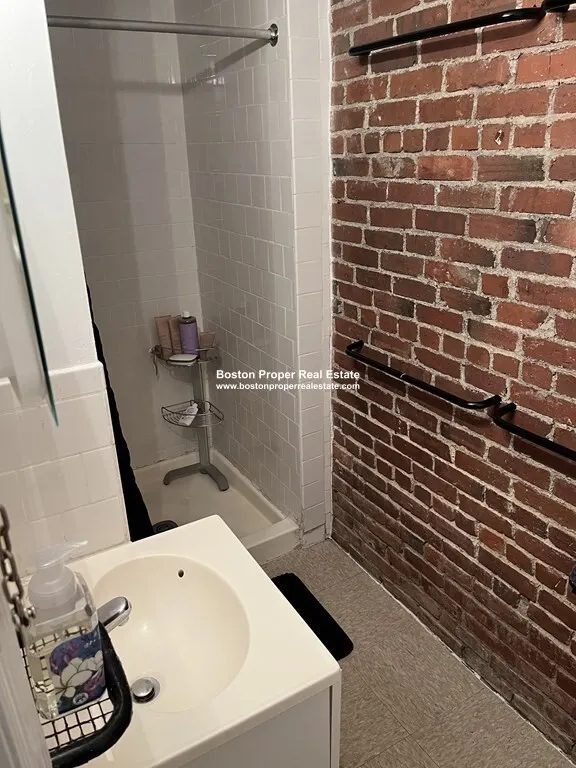 1061 Beacon St, Coolidge Corner