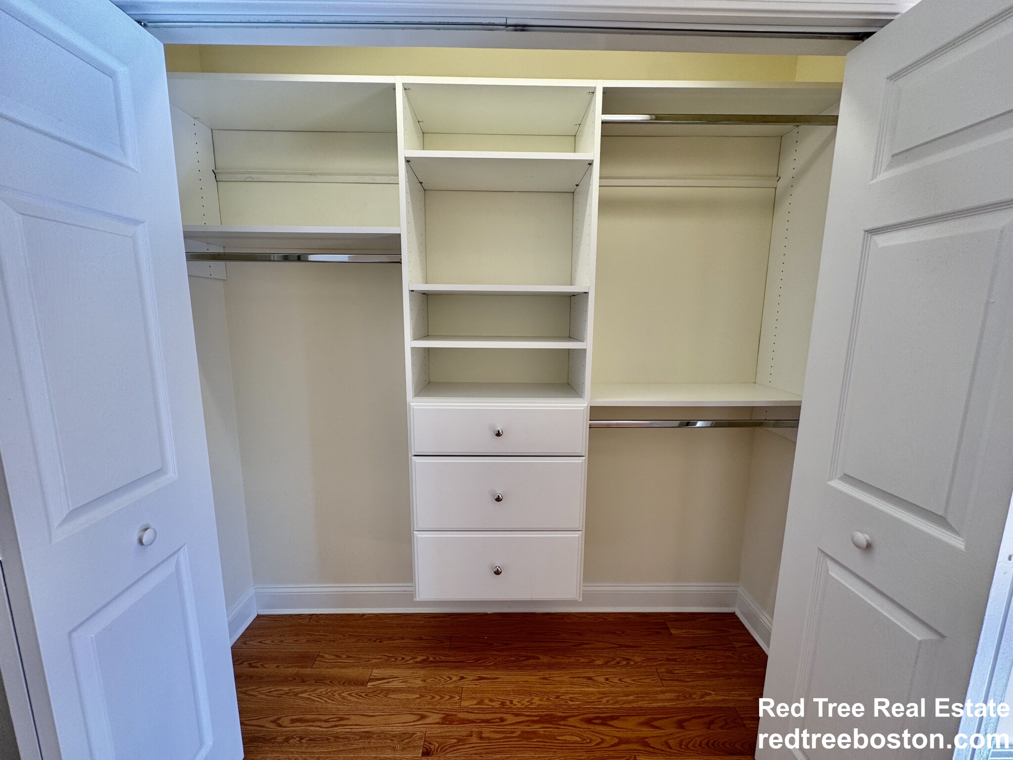 146 Independence Dr, Chestnut Hill