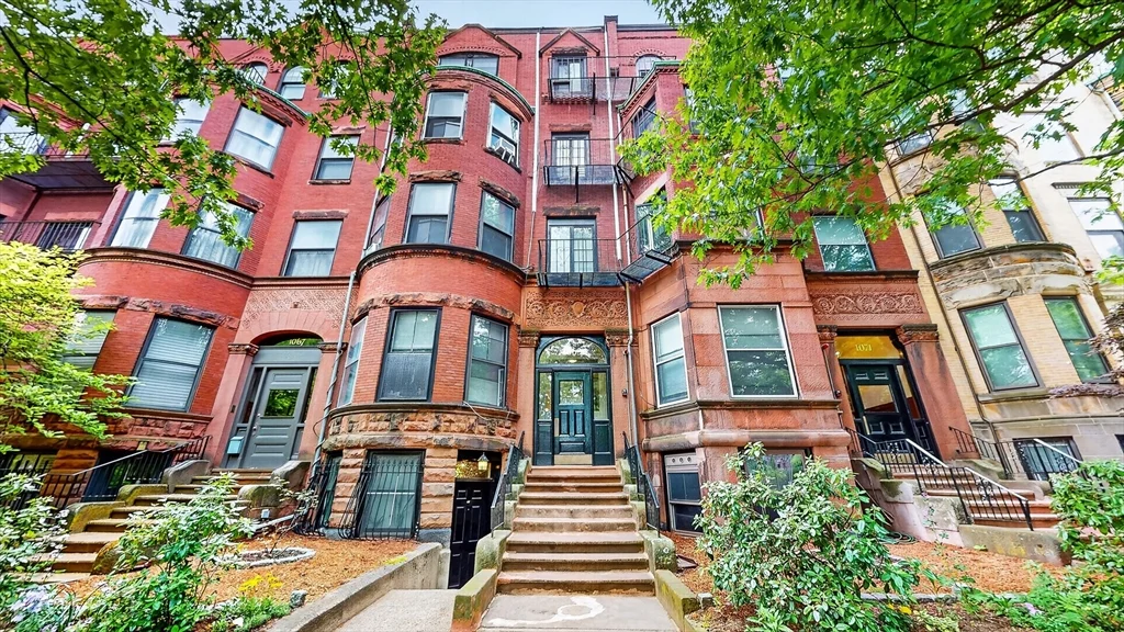 1069 Beacon St, Coolidge Corner