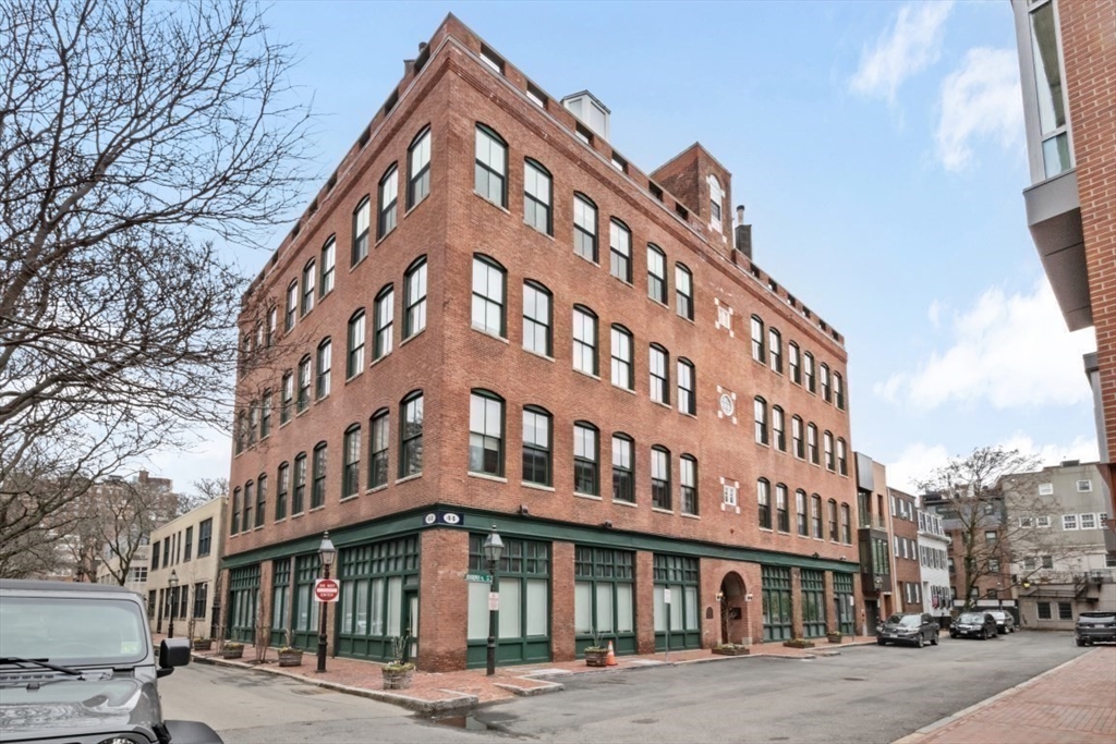 6 Edgerly Pl, Back Bay