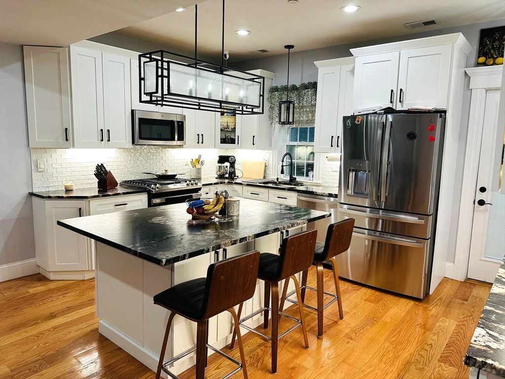 12 S Mason St, Salem