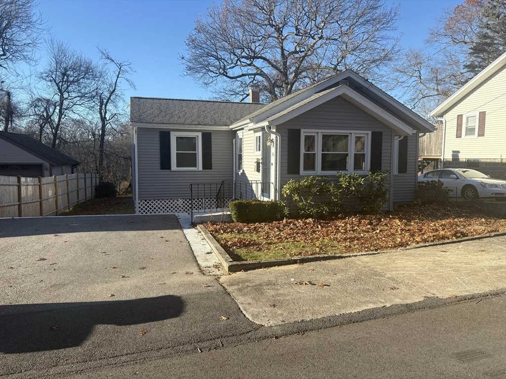 16 Orleans Rd, Weymouth