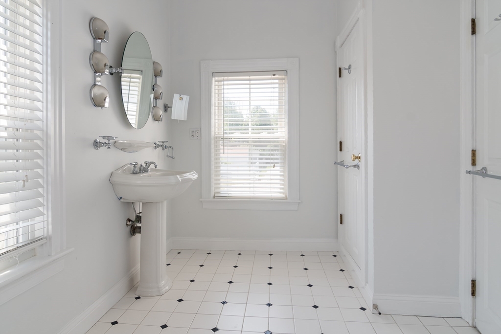 41 W Central, Natick