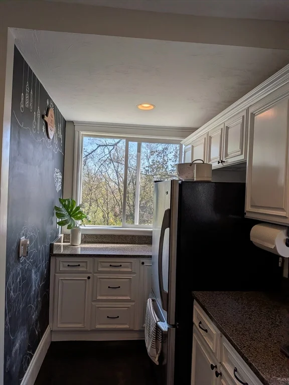 98 Rock Glen Rd, Medford