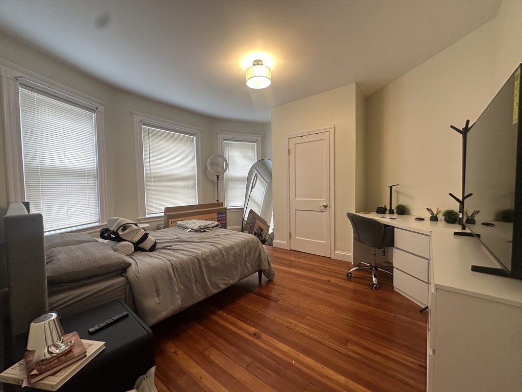 118 Gladstone St, East Boston