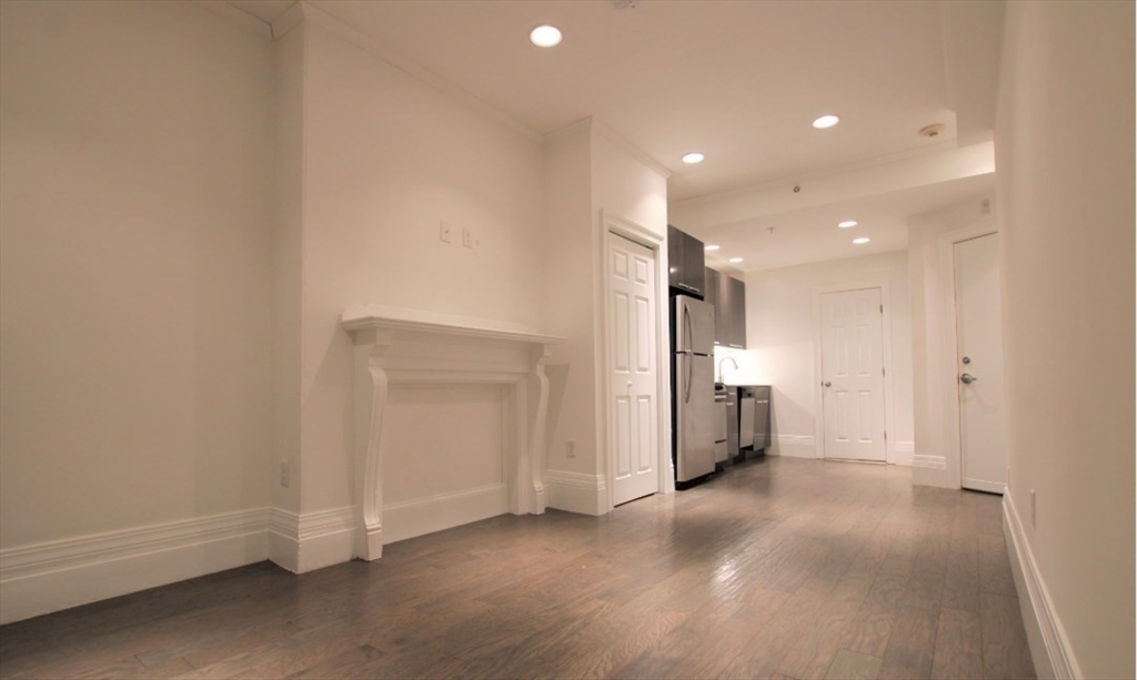 270 Newbury St, Back Bay