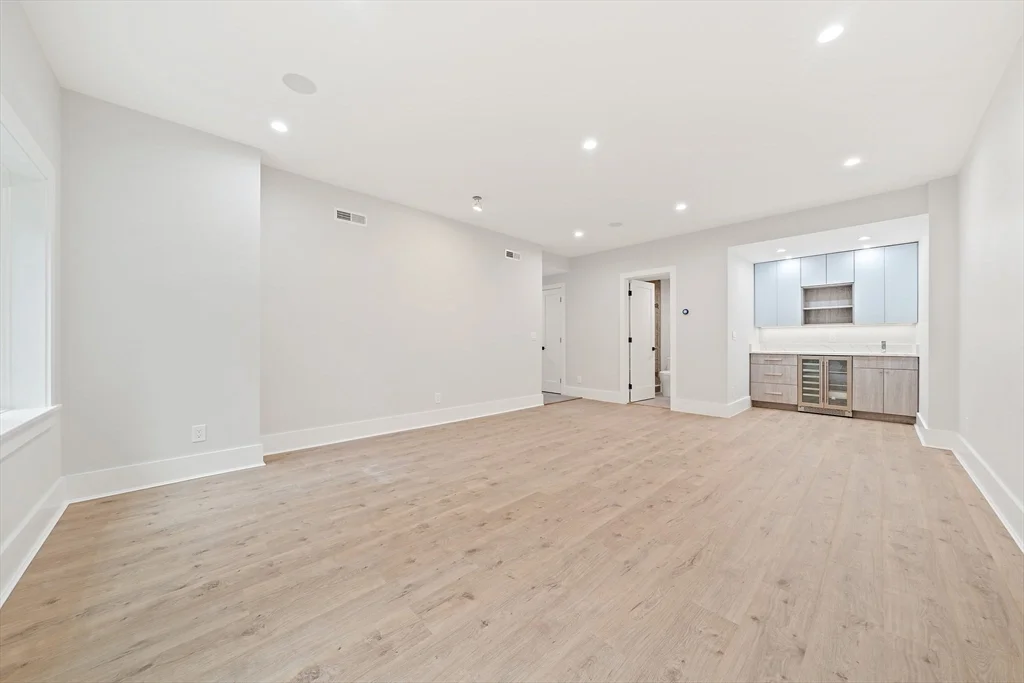 94 Thurston Rd, Newton Upper Falls