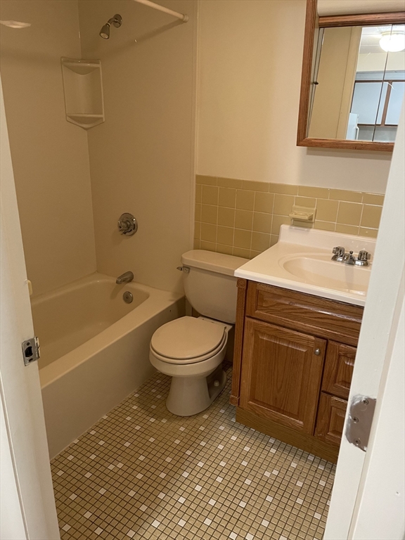 50 Cambridge Rd, Woburn