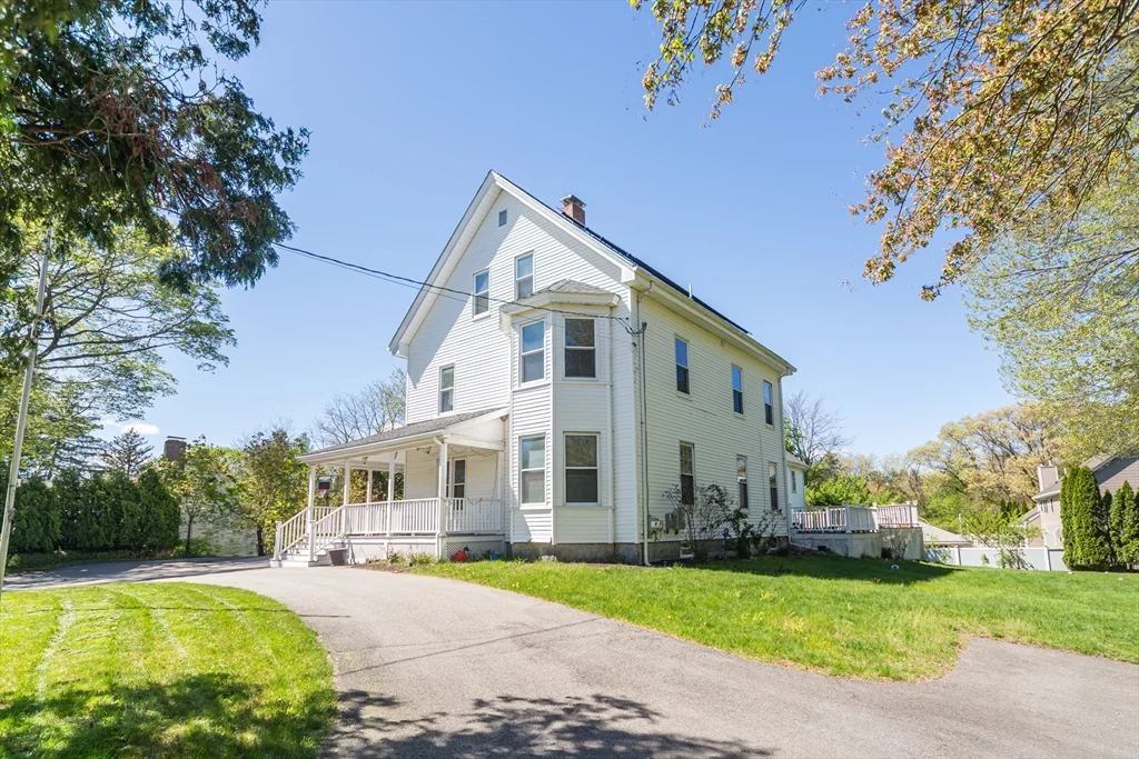 26 Pine St, Natick