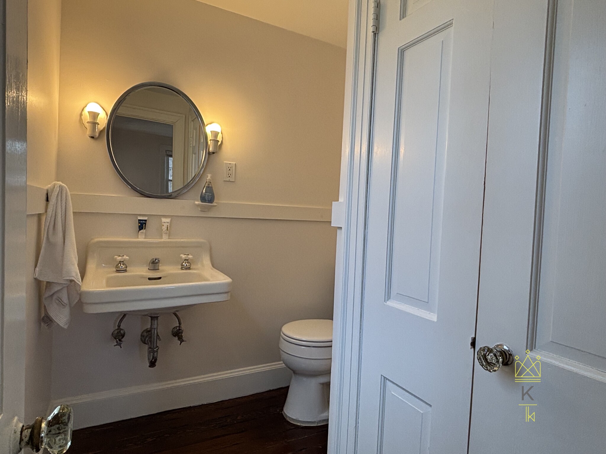 198 Wolcott Rd, Chestnut Hill