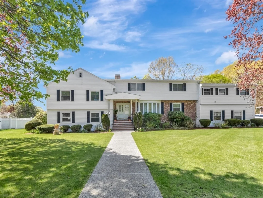 16 Indian Rock Dr, Saugus