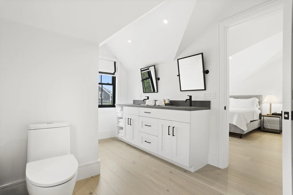 3 Old Mill Ct, Nantucket