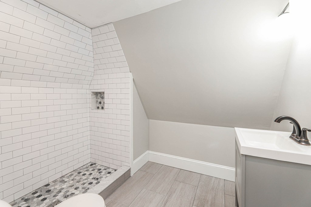 52 Maple St, Hyde Park