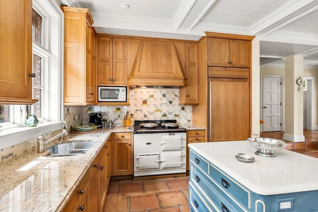 110 Juniper Rd, Belmont