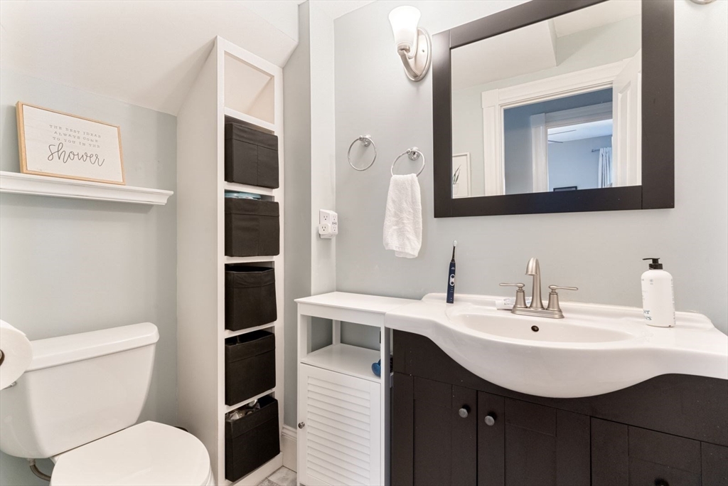 642 E 8th St, South Boston