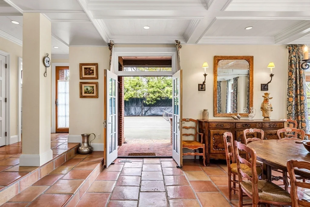 110 Juniper Rd, Belmont