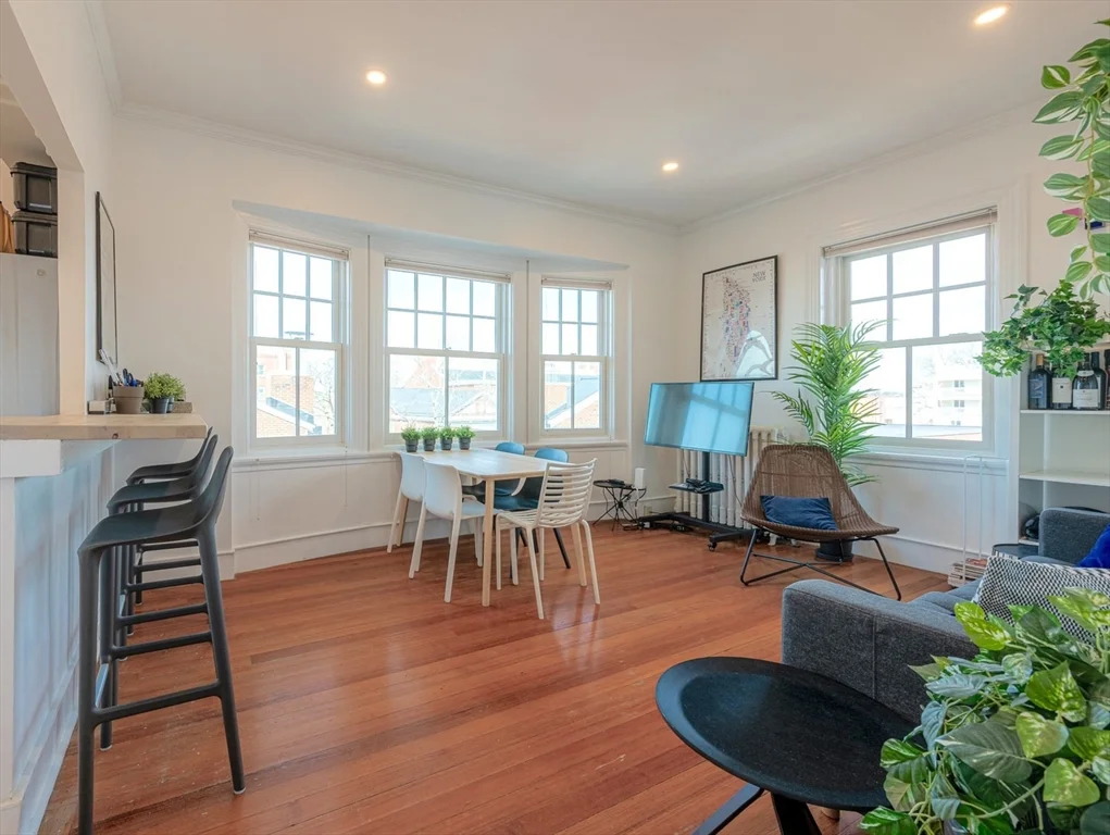 371 Harvard St, Harvard Square