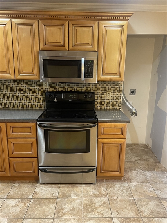 310 Brook Village Rd, Nashua
