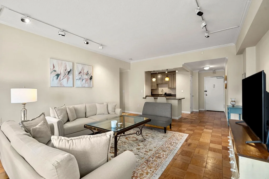 2 Hawthorne, West End
