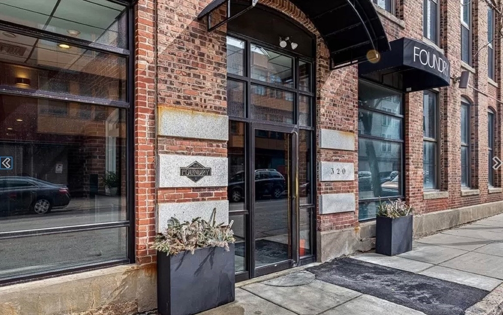 320 West 2nd St, South Boston