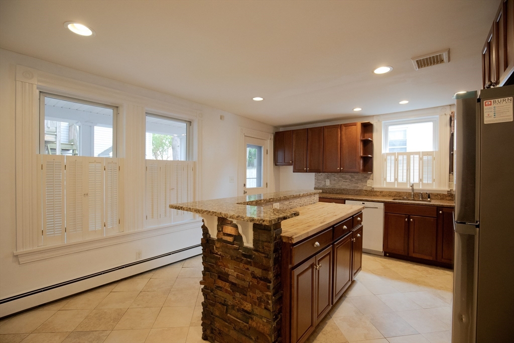 115 Taylor St, Waltham