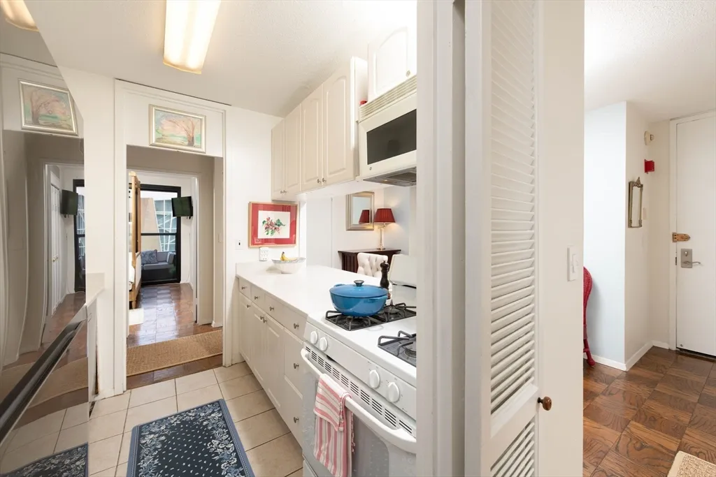 85 E India Row, Waterfront