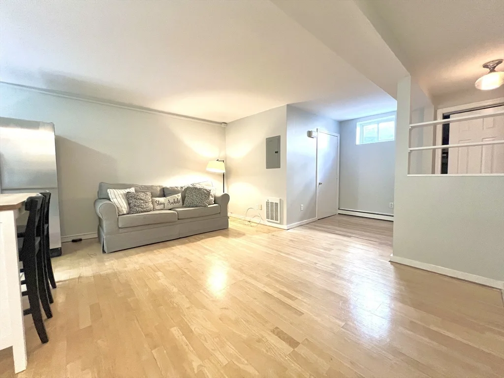 8 Wall St, Charlestown