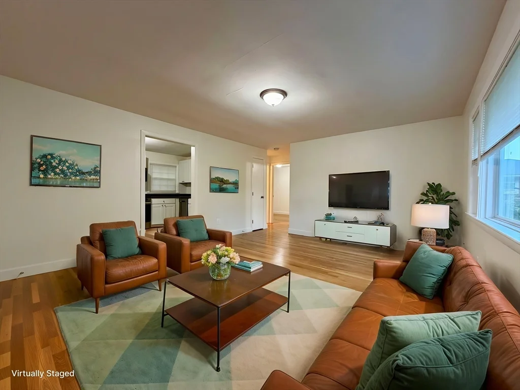 15 Park Ave, Foxboro
