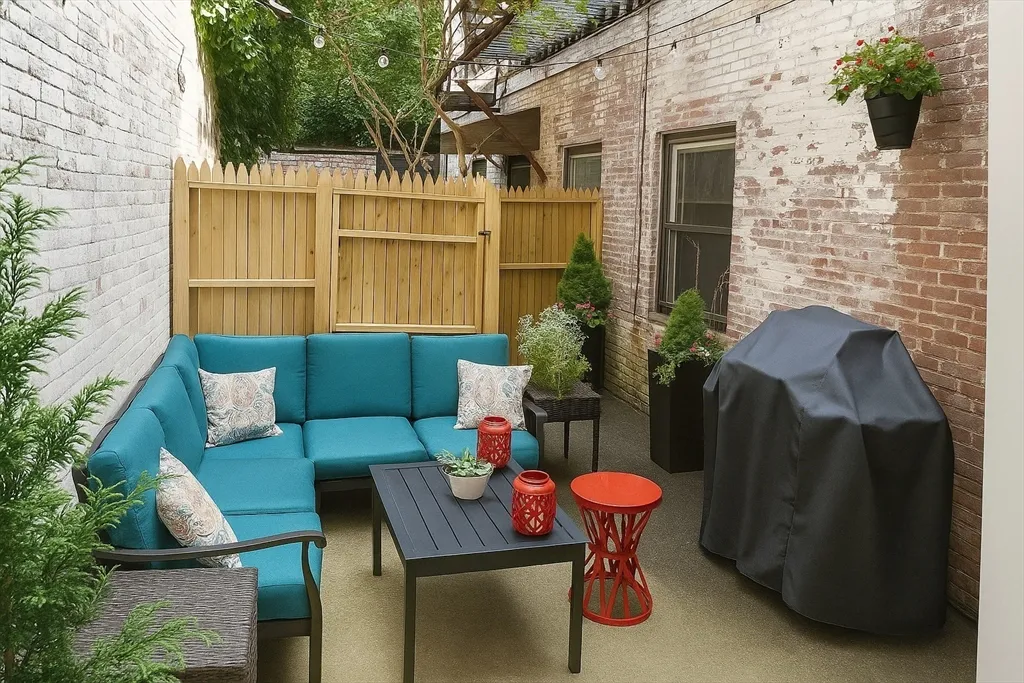 81 Mount Vernon St, Beacon Hill