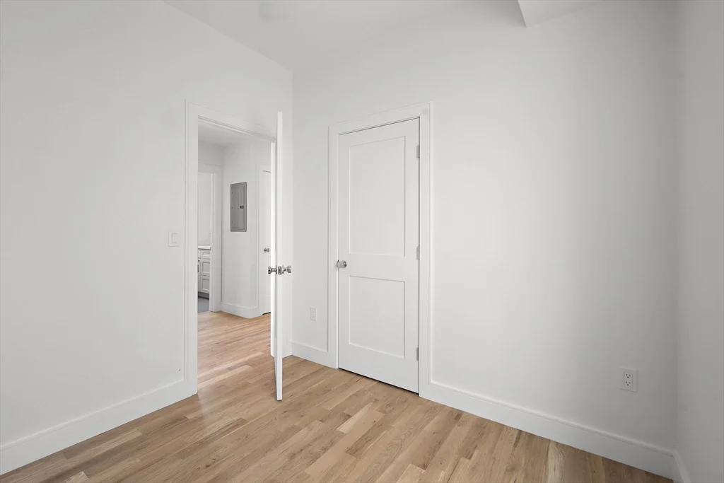 298 Maverick St, East Boston