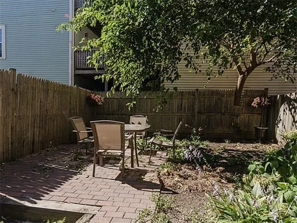 137 W 9th St, South Boston