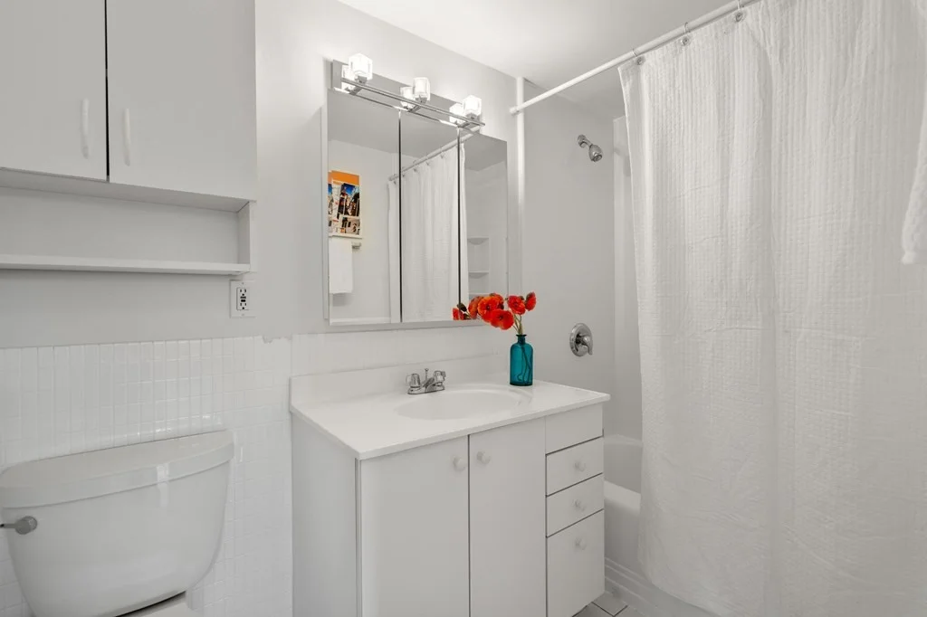 20 Hammond Pond Pkwa, Chestnut Hill