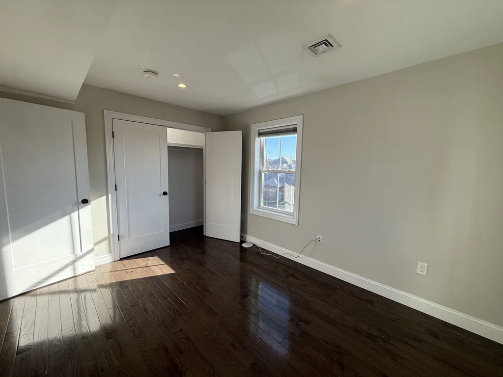 62 Harvard Ave, Hyde Park